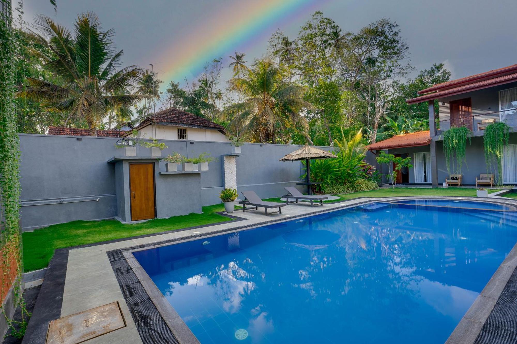 Hasthri Boutique Red Chalet In Ahangama With Pool Near Beach Extérieur photo