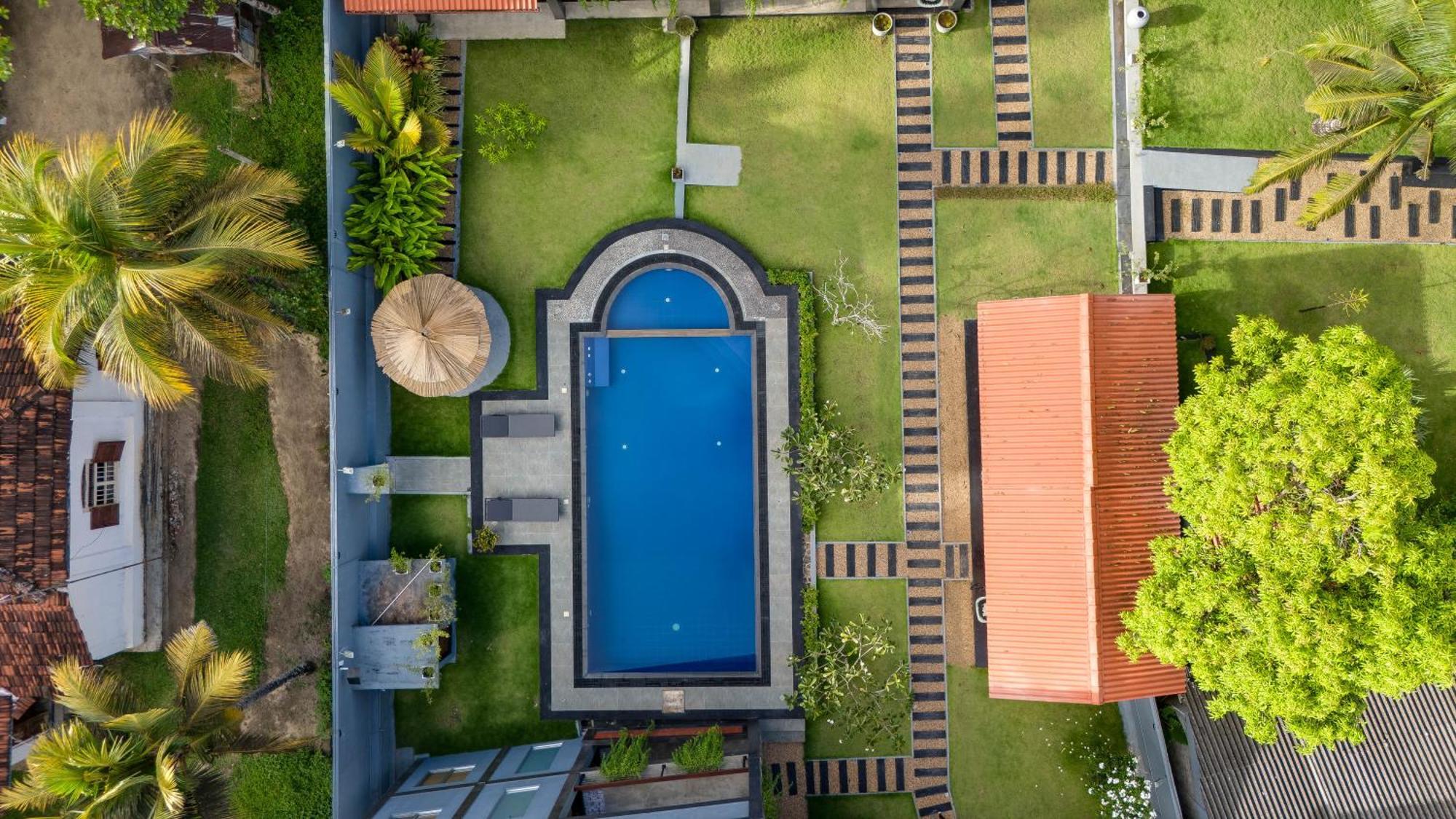 Hasthri Boutique Red Chalet In Ahangama With Pool Near Beach Extérieur photo