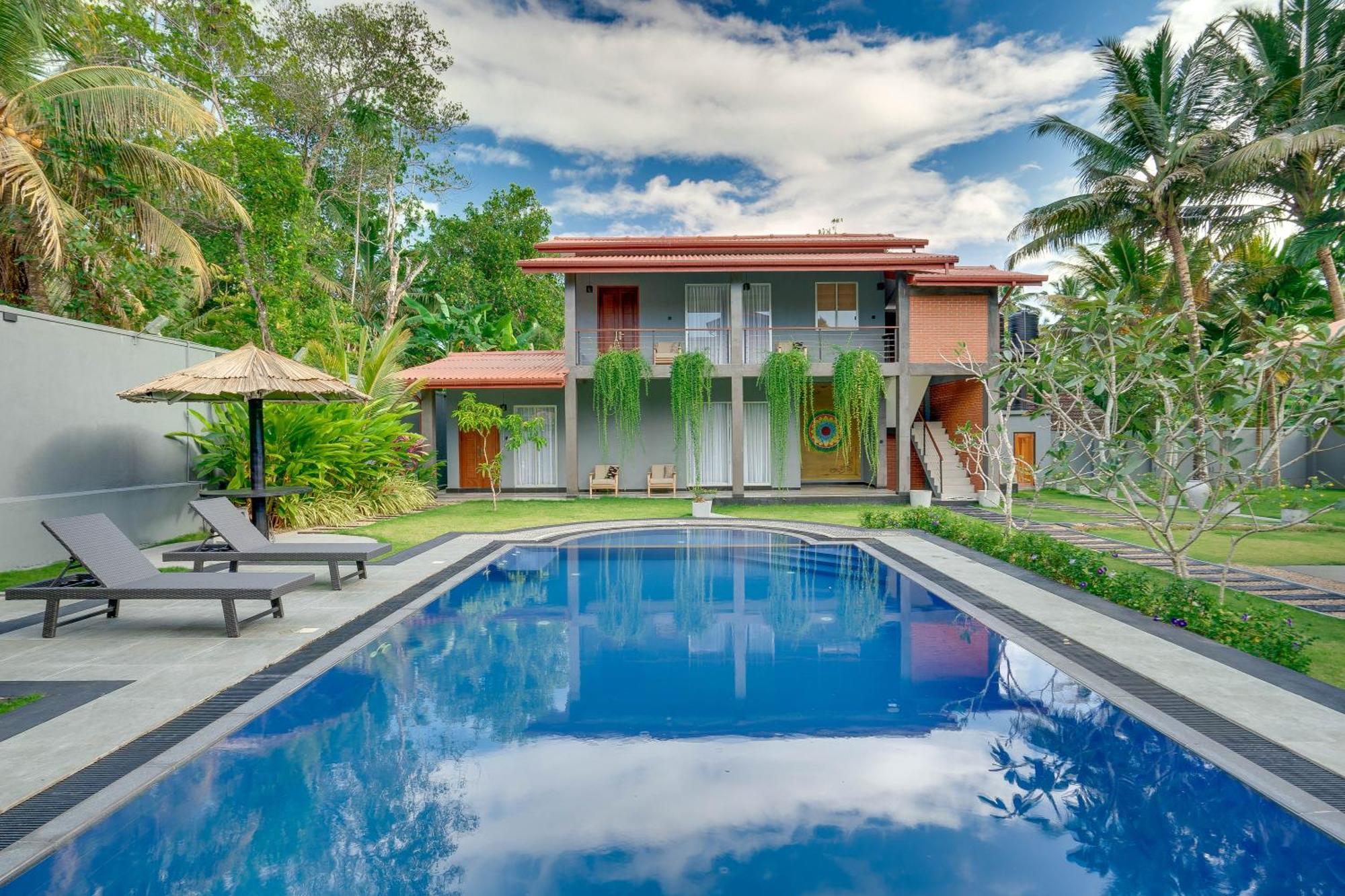 Hasthri Boutique Red Chalet In Ahangama With Pool Near Beach Extérieur photo