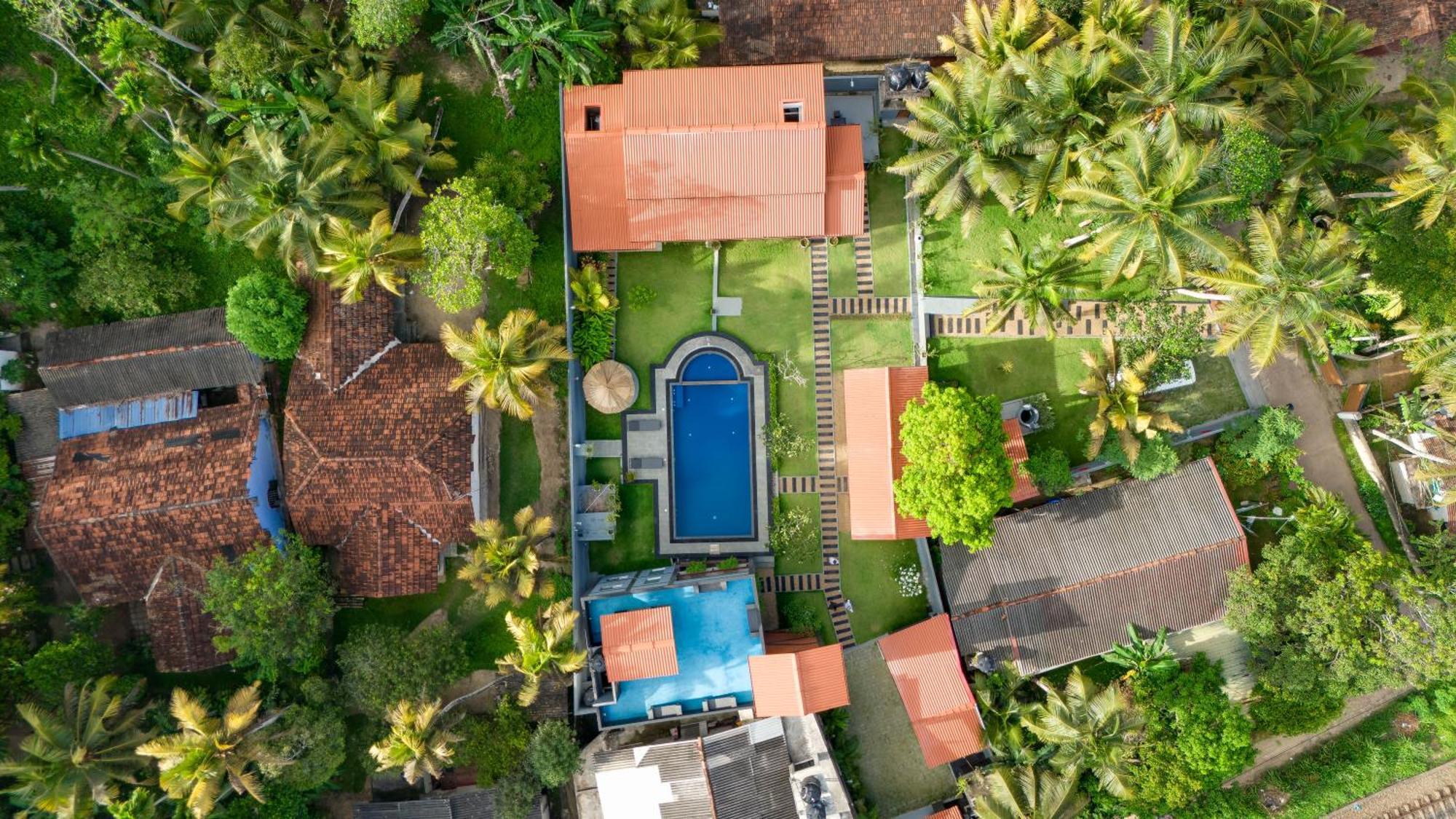 Hasthri Boutique Red Chalet In Ahangama With Pool Near Beach Extérieur photo