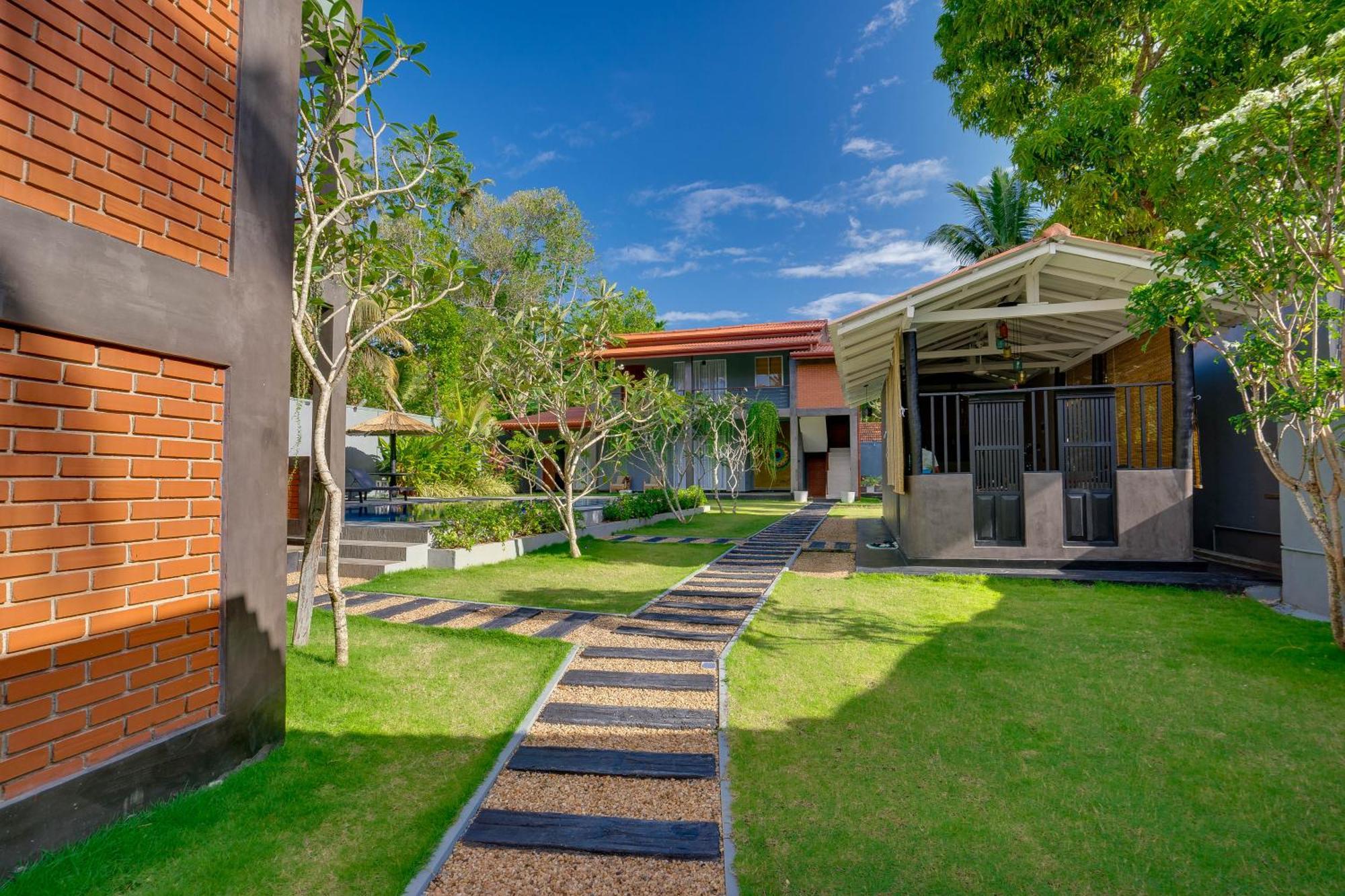 Hasthri Boutique Red Chalet In Ahangama With Pool Near Beach Extérieur photo