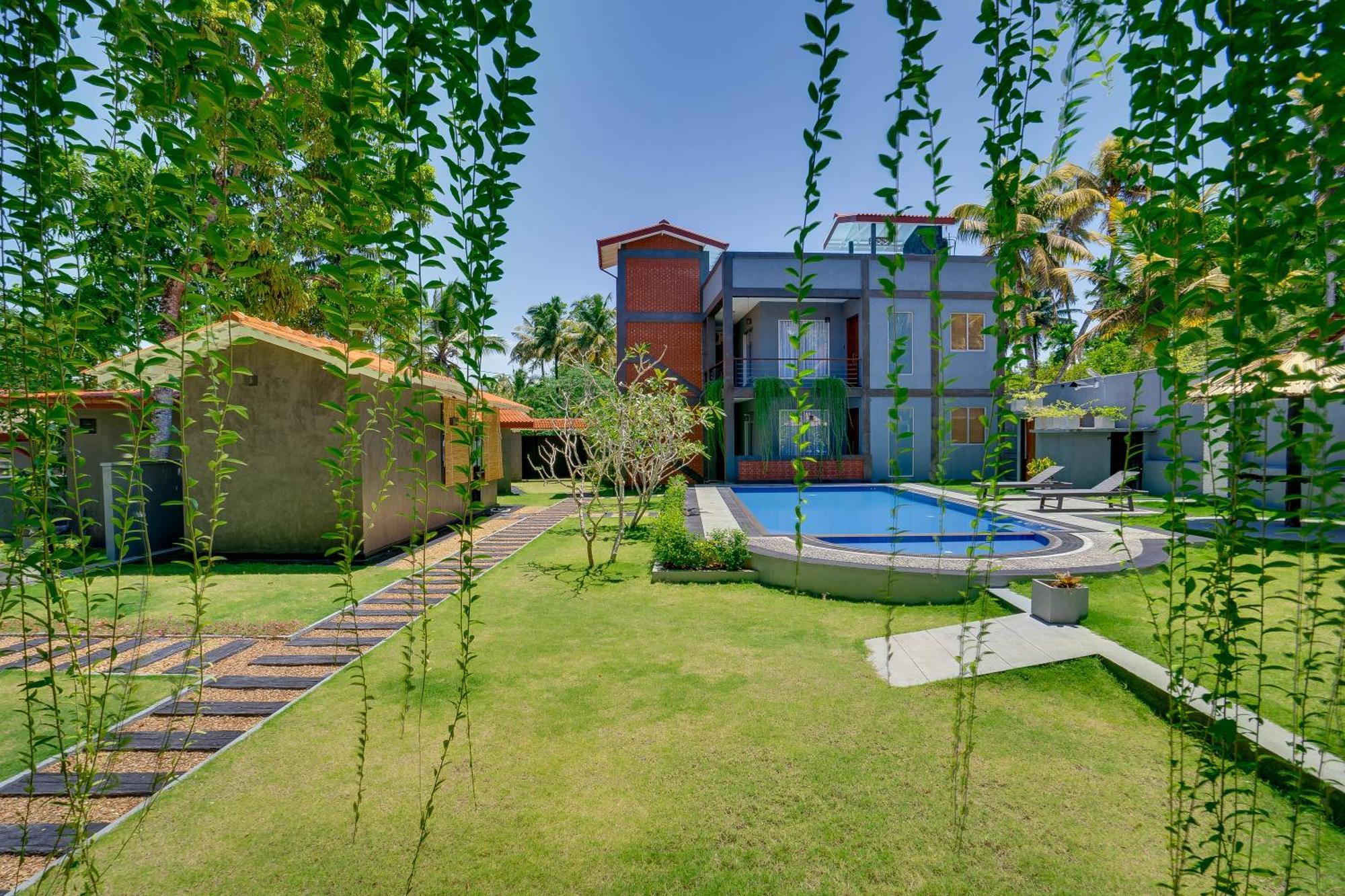 Hasthri Boutique Red Chalet In Ahangama With Pool Near Beach Extérieur photo